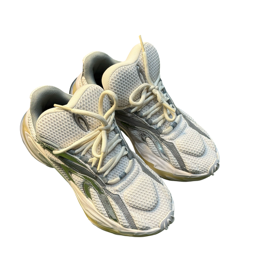 Type Various Snow White Runners