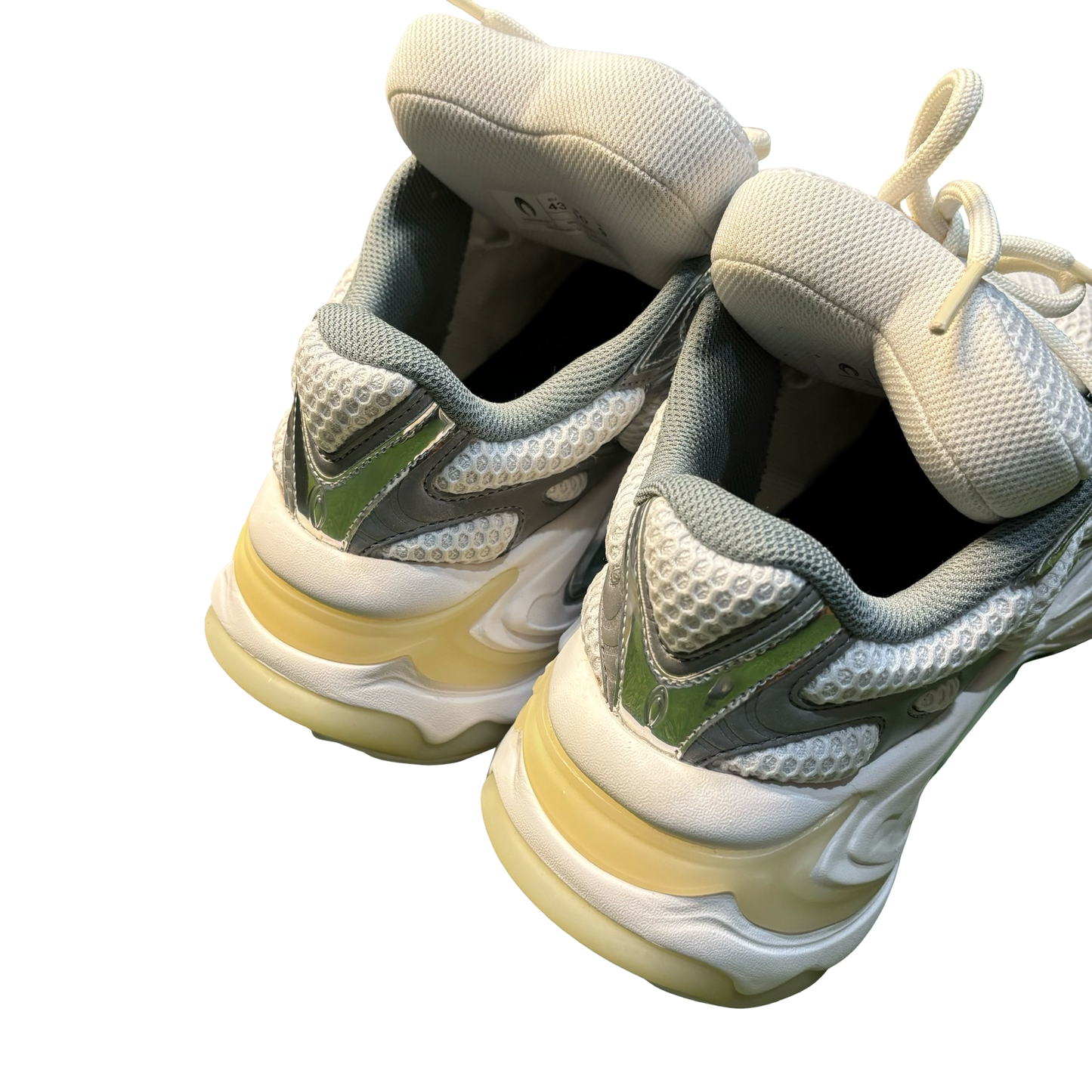 Type Various Snow White Runners